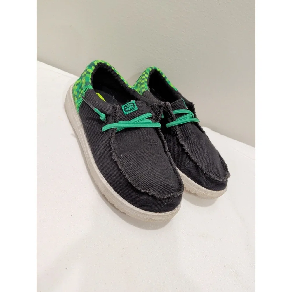 Hey Dude Shoes Boys Black Wally Funk Gaming Slip on J2 Sz 2